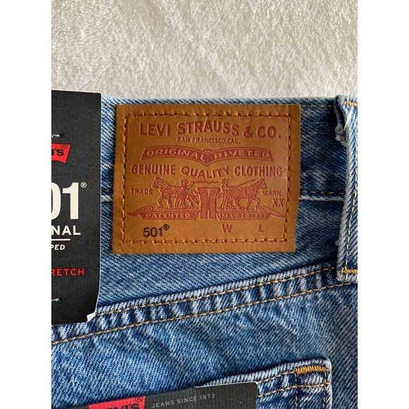 Levi’s 501 Cropped Jeans - Picture 12 of 16